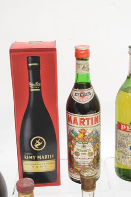 Lot 523 - Quantity of spirits to include Bols Ballerina Apricot, Remy Martin, Haig Dimple, Drambuie, etc