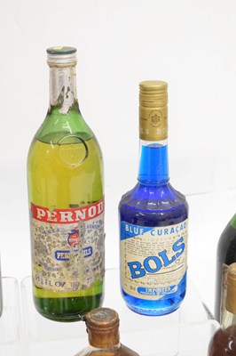Lot 523 - Quantity of spirits to include Bols Ballerina Apricot, Remy Martin, Haig Dimple, Drambuie, etc