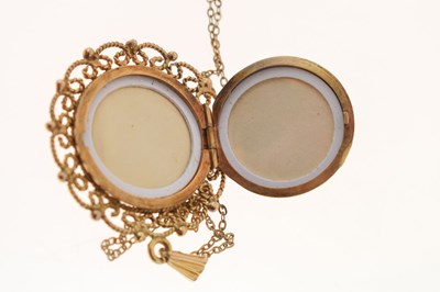 Lot 113 - 9ct gold circular locket