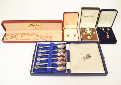 Lot 115 - Assorted jewellery