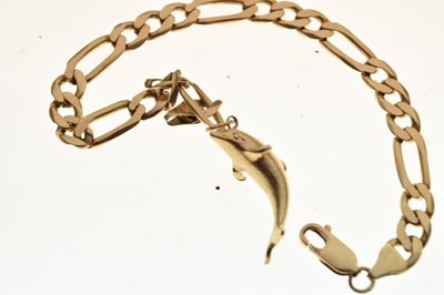 Lot 27 - Yellow metal figaro-link bracelet