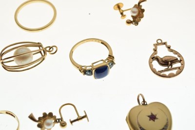 Lot 46 - Assorted gold and yellow metal jewellery
