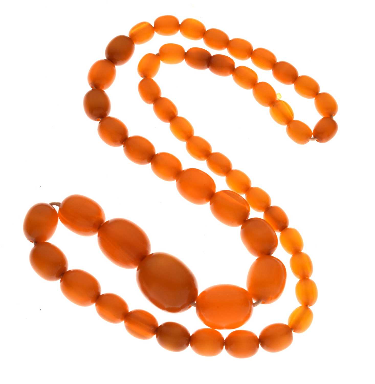 Lot 192 - Amber bead necklace