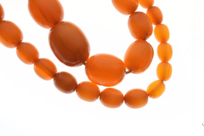 Lot 192 - Amber bead necklace