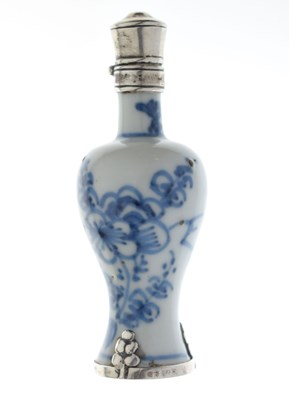 Lot 441 - Chinese white metal mounted blue and white porcelain scent bottle