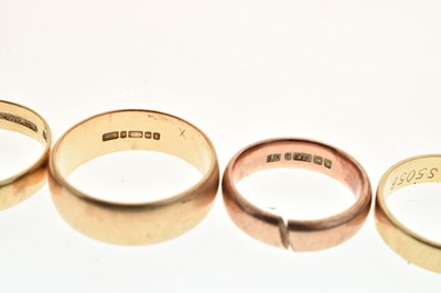 Lot 81 - Five 9ct gold wedding bands