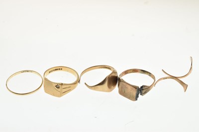 Lot 77 - Two 9ct gold signet rings