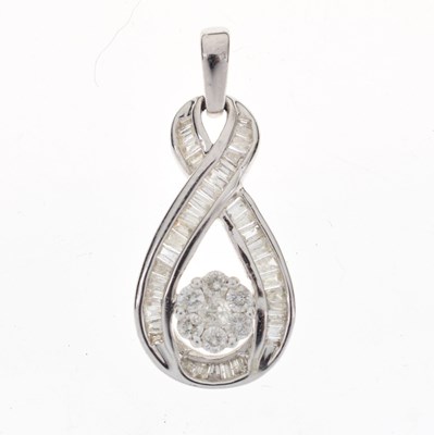 Lot 50 - Diamond pendant