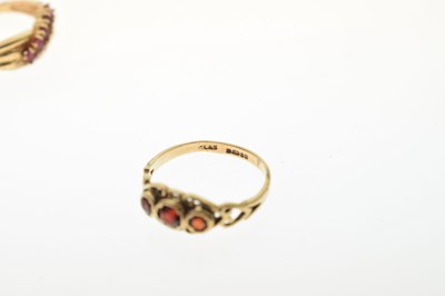 Lot 39 - 9ct gold ring set three garnet-coloured stones