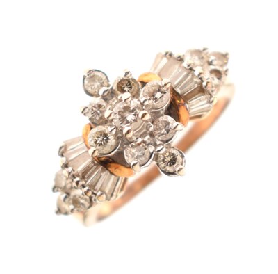 Lot 10 - 18ct gold diamond cluster ring