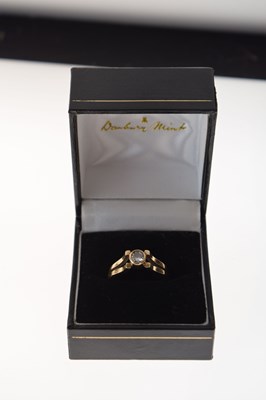 Lot 6 - 9ct gold single stone diamond ring