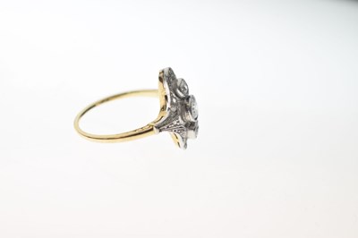 Lot 1 - Early 20th century three-stone diamond ring