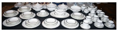 Lot 572 - Wedgwood Amherst dinner and tea service