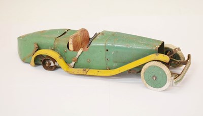 Lot 439 - Meccano - Early 20th century green painted No.2 Constructor car