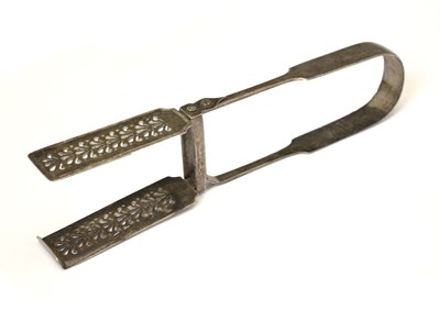 Lot 226 - Victorian silver Fiddle pattern asparagus tongs