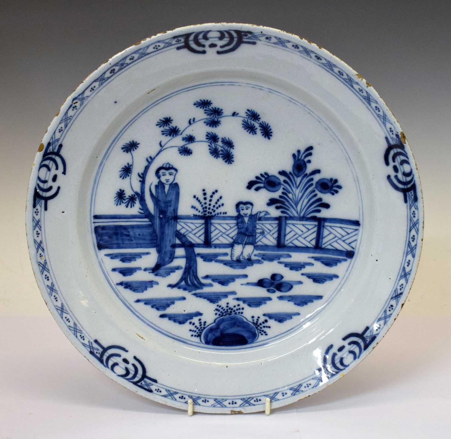 Lot 537 - Delft charger