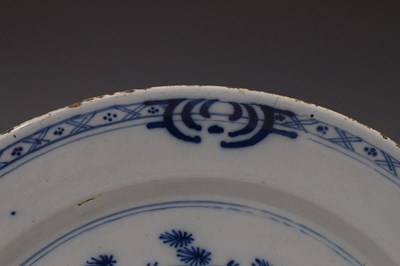 Lot 537 - Delft charger