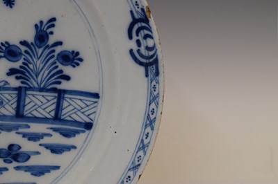 Lot 537 - Delft charger