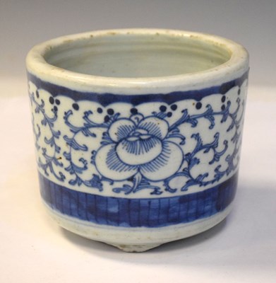 Lot 305 - Japanese blue and white porcelain incense burner/pot