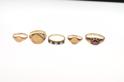 Lot 38 - Five various gold rings