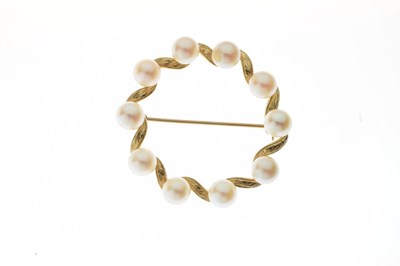 Lot 41 - 9ct gold cultured pearl wreath brooch
