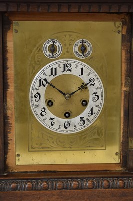 Lot 735 - Junghans - Early 20th century German oak-cased chiming mantel or bracket clock