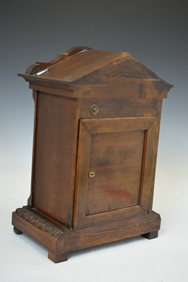 Lot 735 - Junghans - Early 20th century German oak-cased chiming mantel or bracket clock