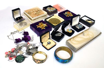 Lot 92 - Quantity of costume jewellery