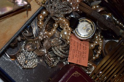 Lot 70 - Quantity of costume jewellery and effects