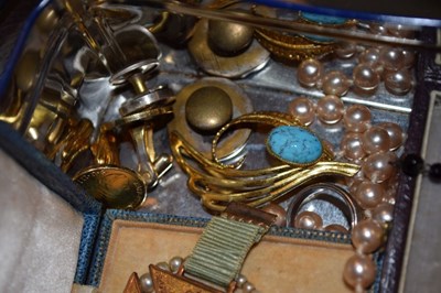 Lot 70 - Quantity of costume jewellery and effects