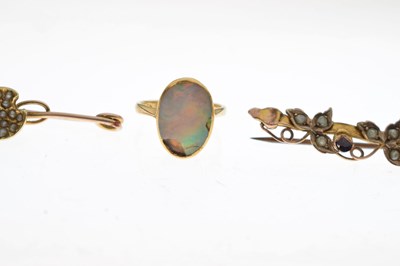 Lot 48 - Two 22ct gold rings, and two gold bar brooches