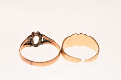 Lot 32 - Two 18ct gold rings