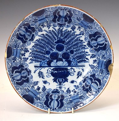 Lot 563 - Early 18th century Delft blue and white plate