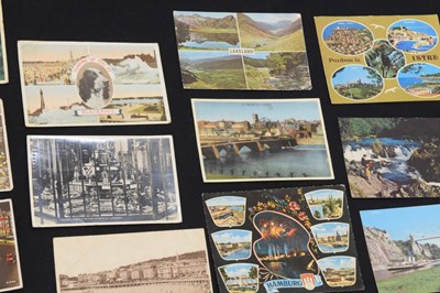 Lot 295 - Quantity of 20th century postcards, to include a small selection of World War One postcards, etc