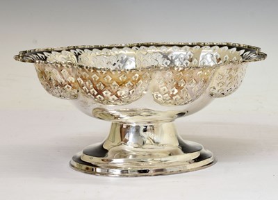 Lot 76 - George V silver pedestal bowl or comport