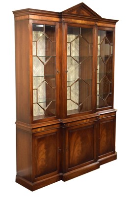 Lot 470 - Brights of Nettlebed Georgian-style mahogany breakfront library bookcase