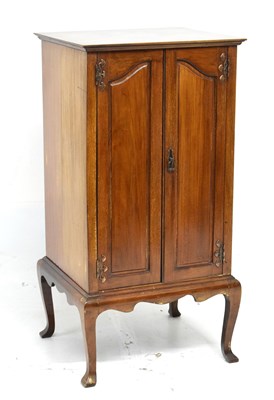 Lot 424 - 20th century mahogany two door music cabinet