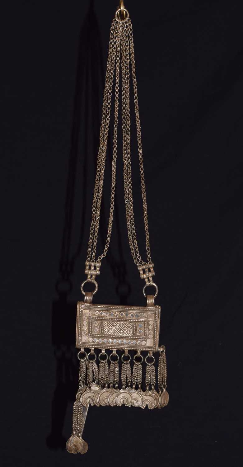 Lot 67 - Omani white metal Hirz or Koran amulet box necklace