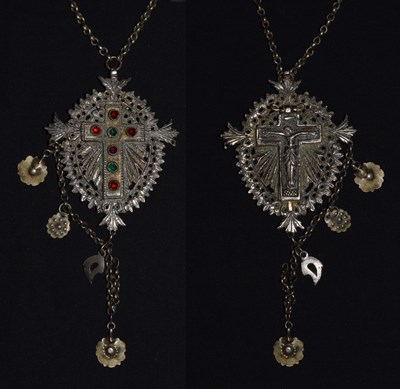 Lot 50 - Large reliquary cross pendant