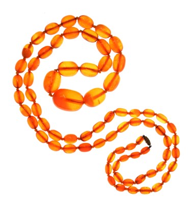 Lot 50 - Amber bead necklace