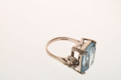 Lot 26 - Aquamarine and diamond 18ct white gold ring