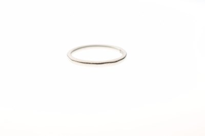 Lot 38 - Platinum wedding ring