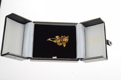 Lot 45 - 18ct gold brooch in the form of a flower