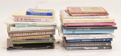 Lot 605 - Large collection of works and guidebooks on glass and antique paperweights