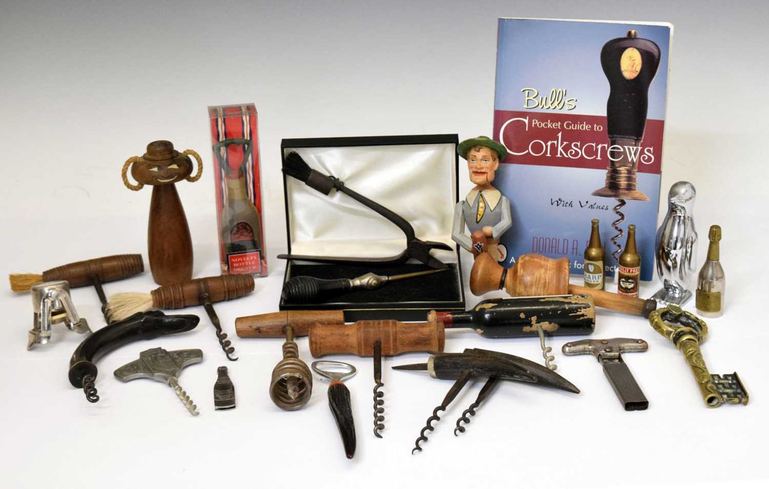 Lot 183 - Collection of vintage corkscrews and other