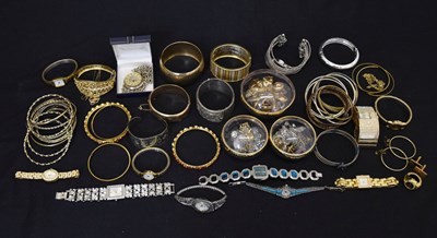 Lot 96 - Quantity of costume jewellery