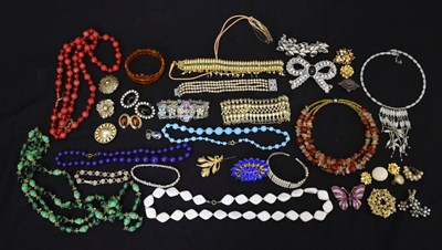 Lot 97 - Quantity of costume jewellery