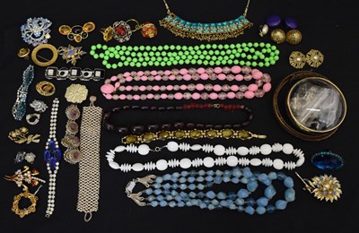 Lot 98 - Quantity of costume jewellery