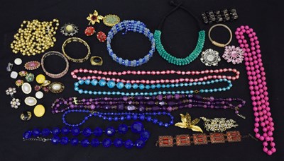 Lot 99 - Quantity of costume jewellery