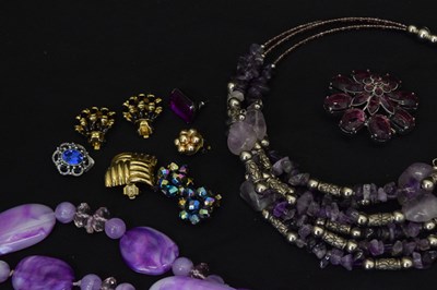 Lot 100 - Quantity of costume jewellery